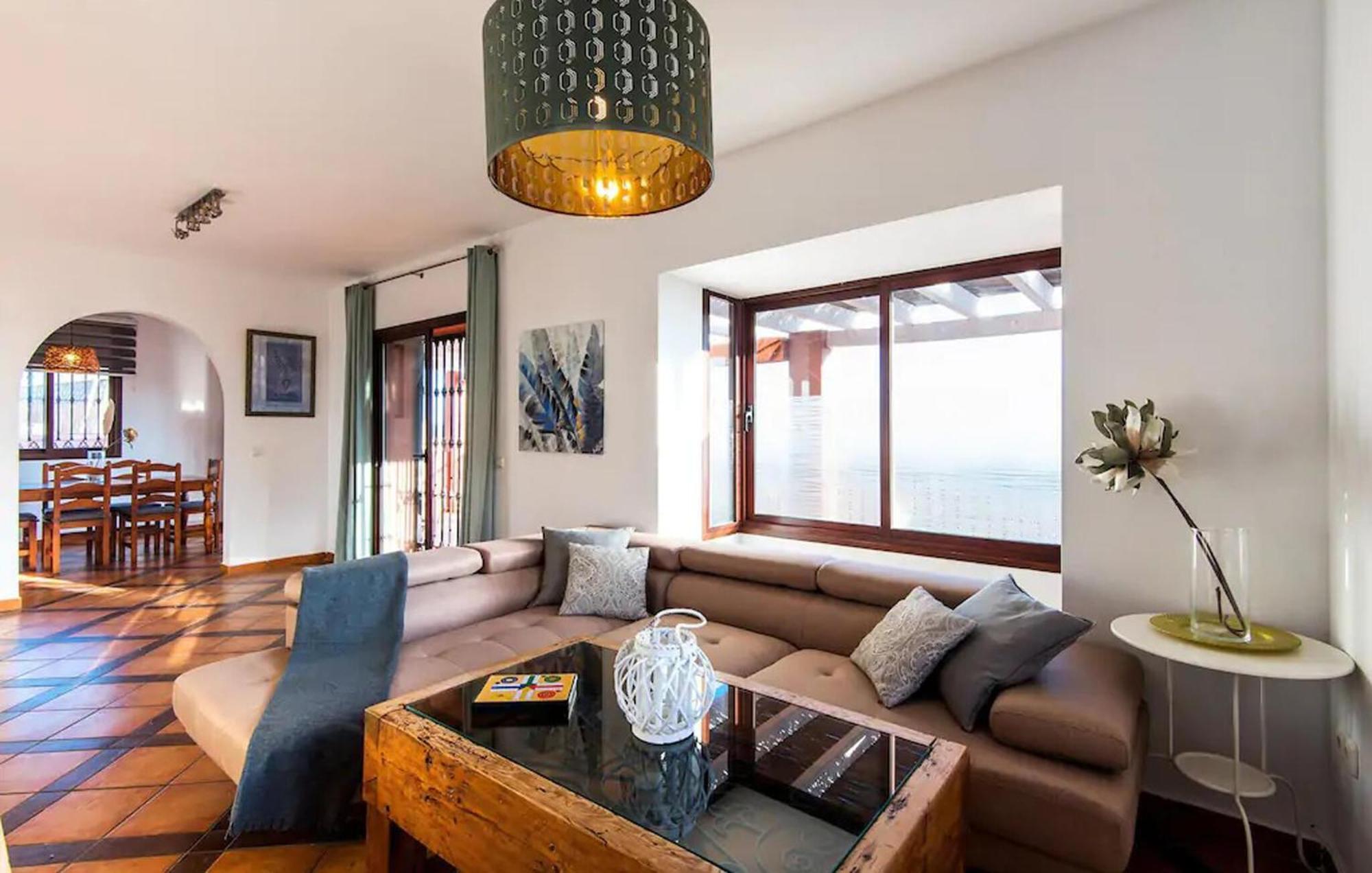 Awesome In With House Sea View